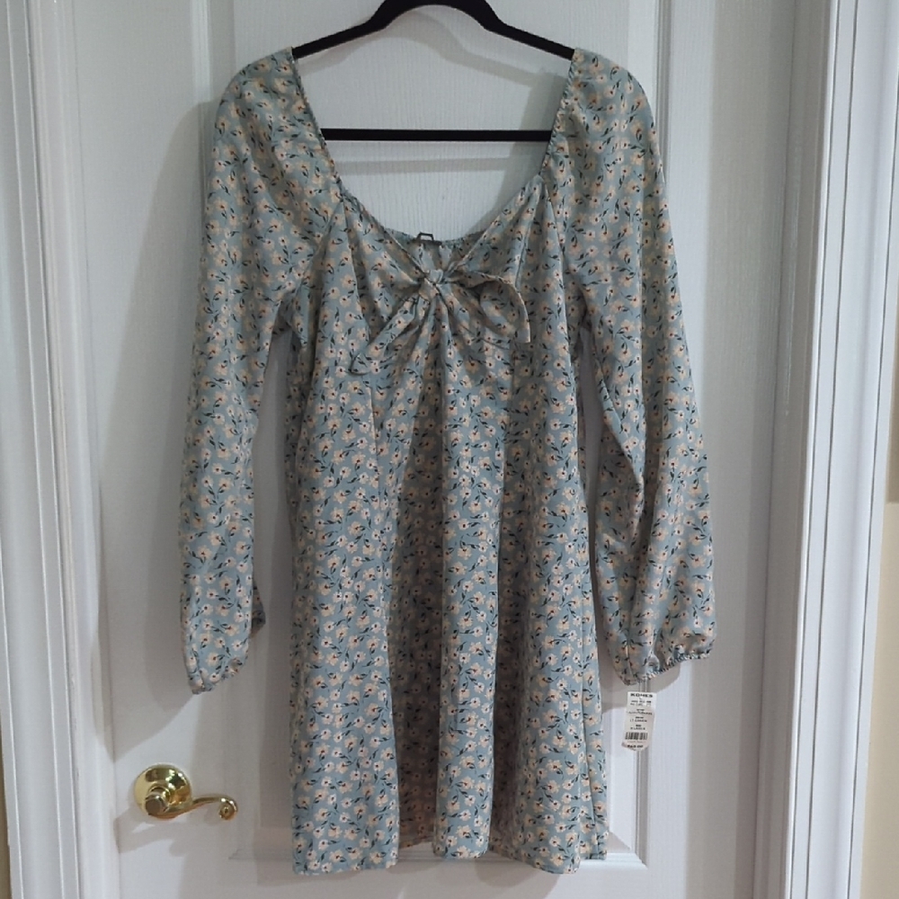 NWT Lily Rose Floral Long Sleeve Dress